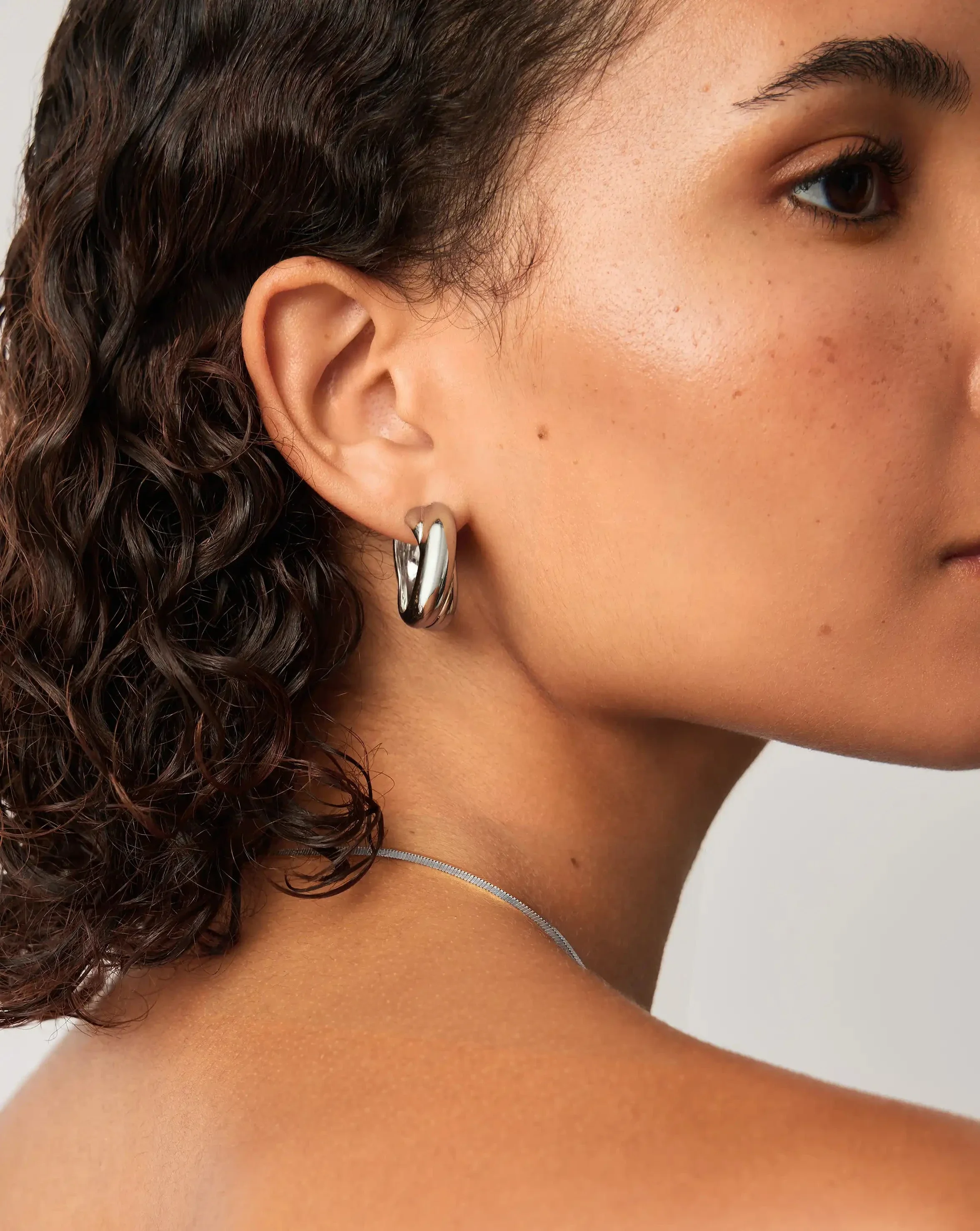 Lucy Williams Chunky Medium Entwine Hoop Earrings | Silver Plated - Image 3